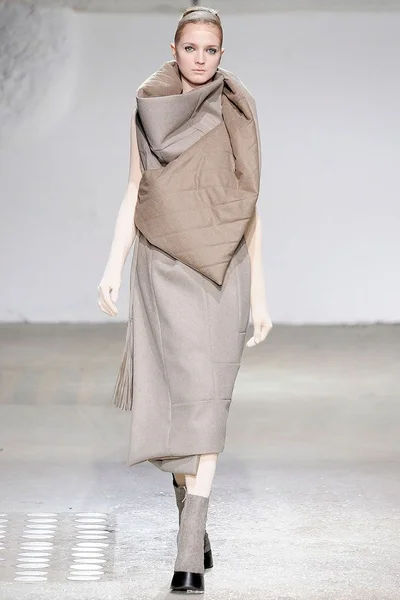Look 32